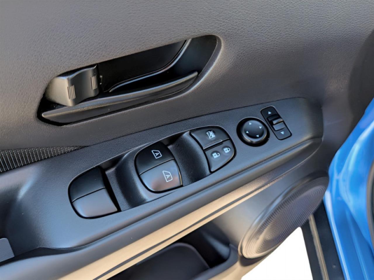 2024 Nissan Kicks S  **BLIND SPOT - APPLE CP** Photo