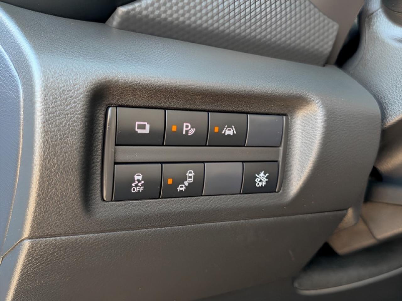 2024 Nissan Kicks S  **BLIND SPOT - APPLE CP** Photo