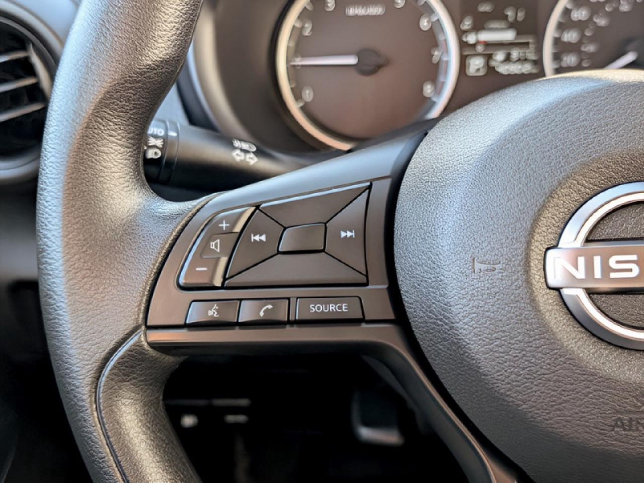 2024 Nissan Kicks S  **BLIND SPOT - APPLE CP** Photo