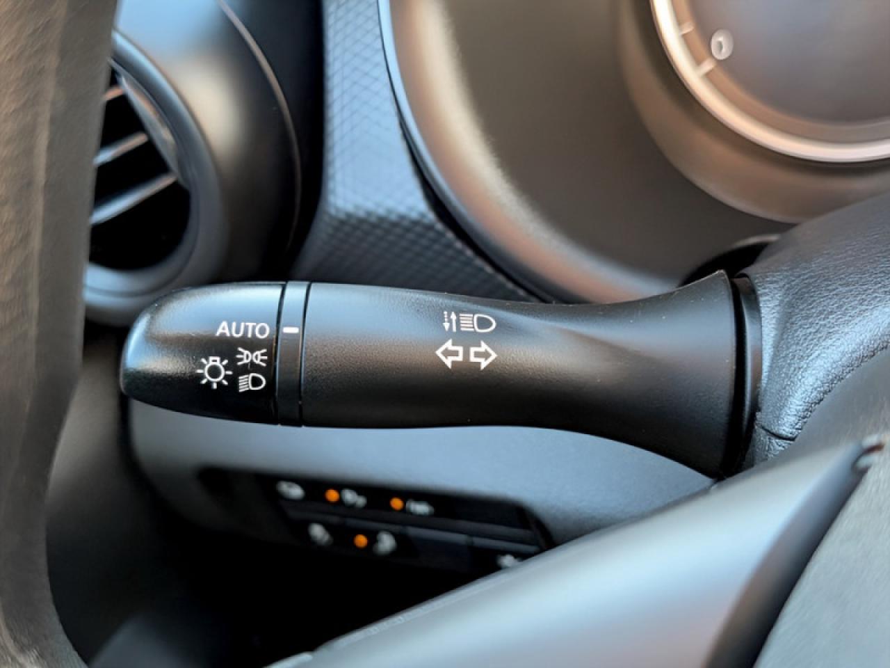 2024 Nissan Kicks S  **BLIND SPOT - APPLE CP** Photo