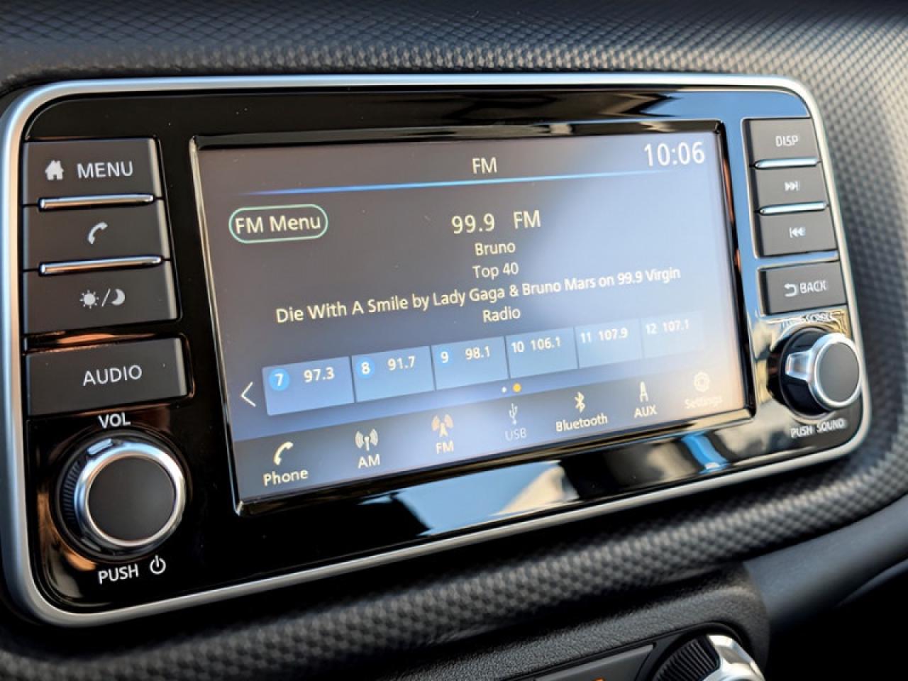 2024 Nissan Kicks S  **BLIND SPOT - APPLE CP** Photo