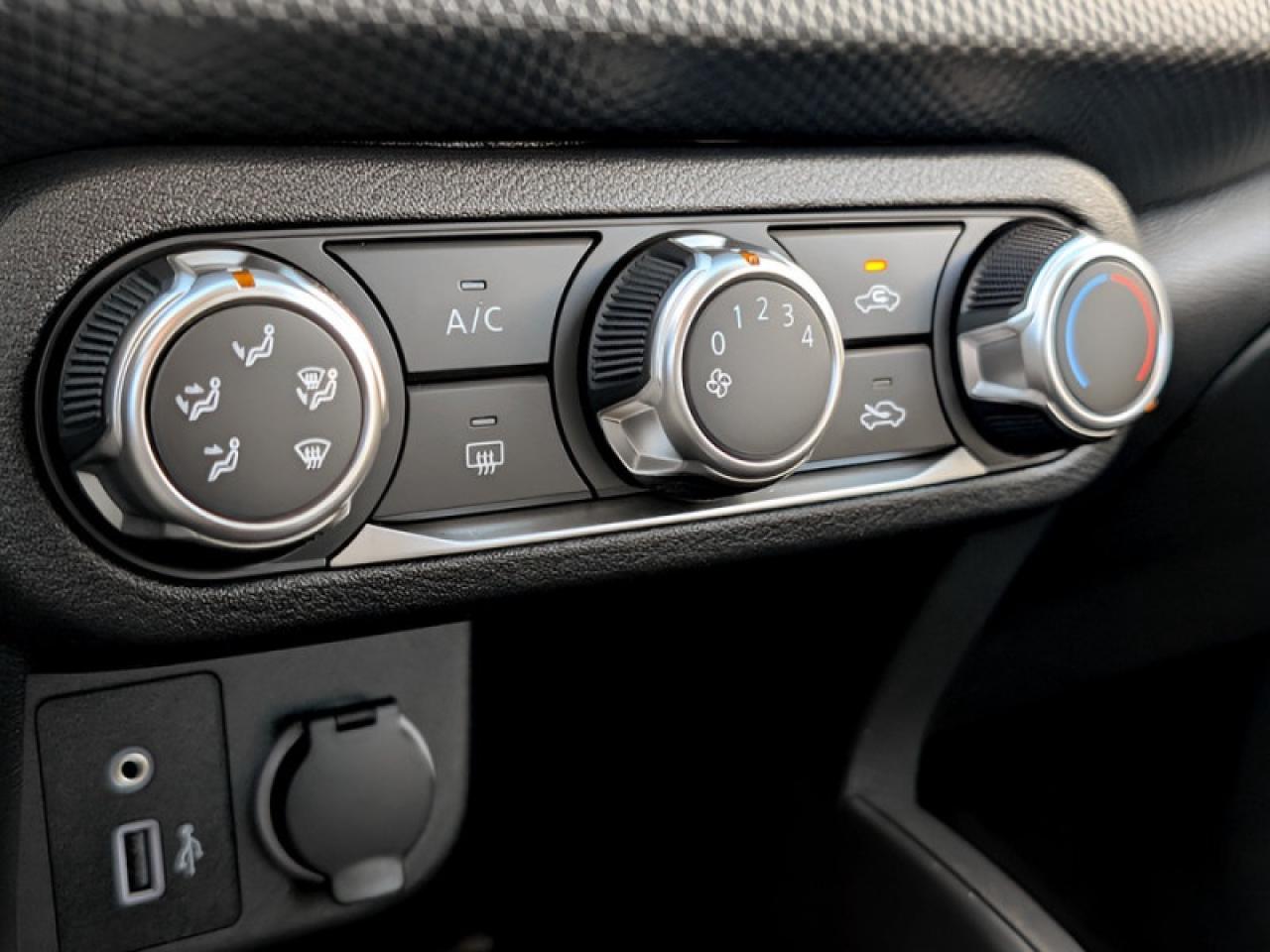 2024 Nissan Kicks S  **BLIND SPOT - APPLE CP** Photo