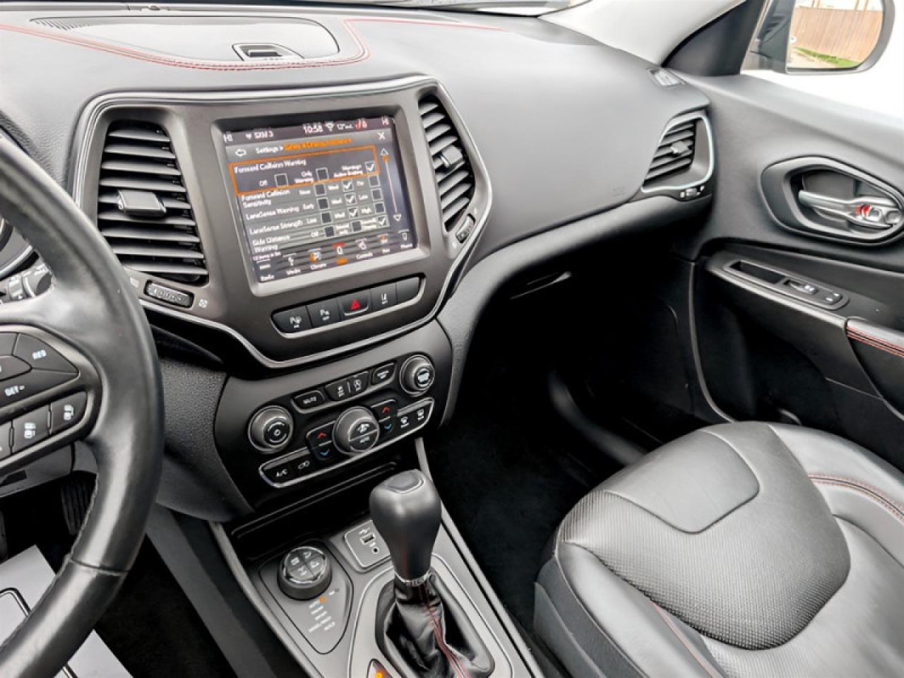 2019 Jeep Cherokee Trailhawk Elite  **TECH + SAFETYTEC GROUP** Photo