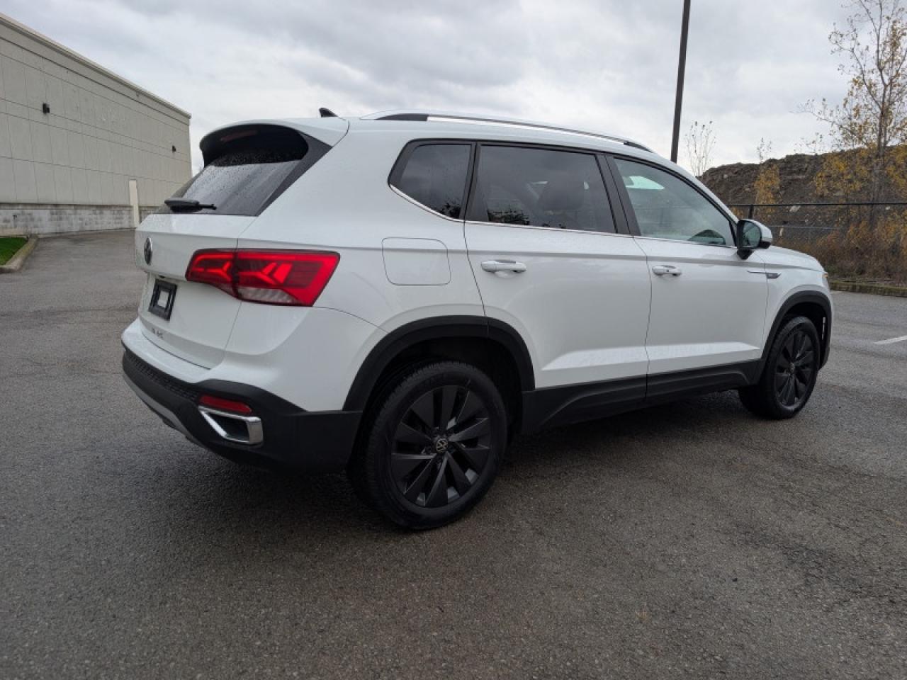 2024 Volkswagen Taos Comfortline w/Sunroof Pkg  **HTD SW - ROOF** Photo4