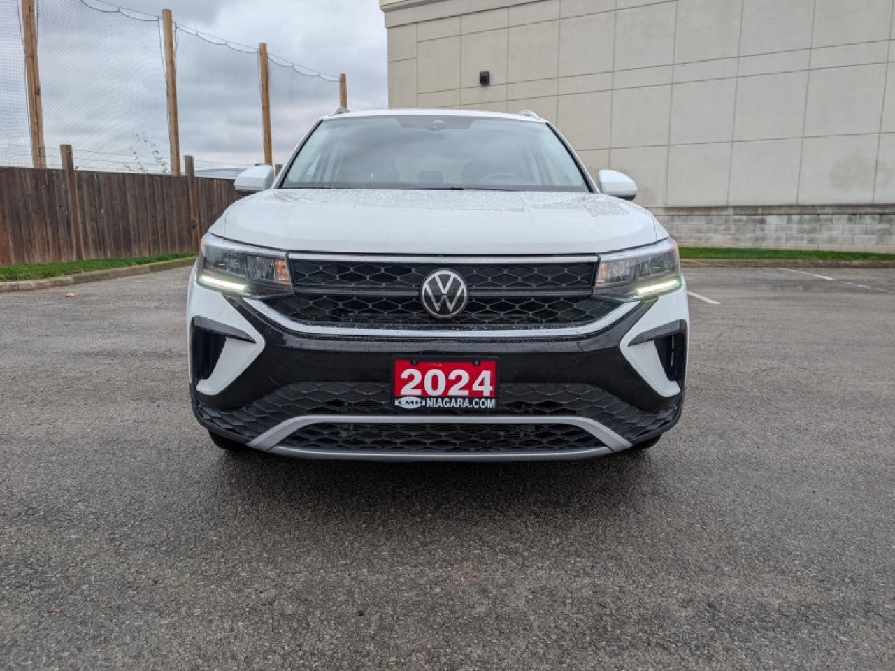 2024 Volkswagen Taos Comfortline w/Sunroof Pkg  **HTD SW - ROOF** Photo