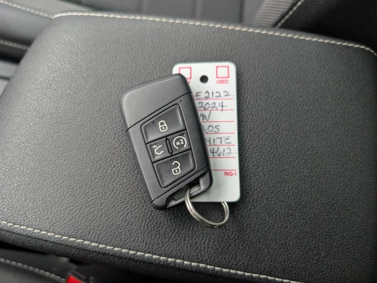 2024 Volkswagen Taos Comfortline w/Sunroof Pkg  **HTD SW - ROOF** Photo