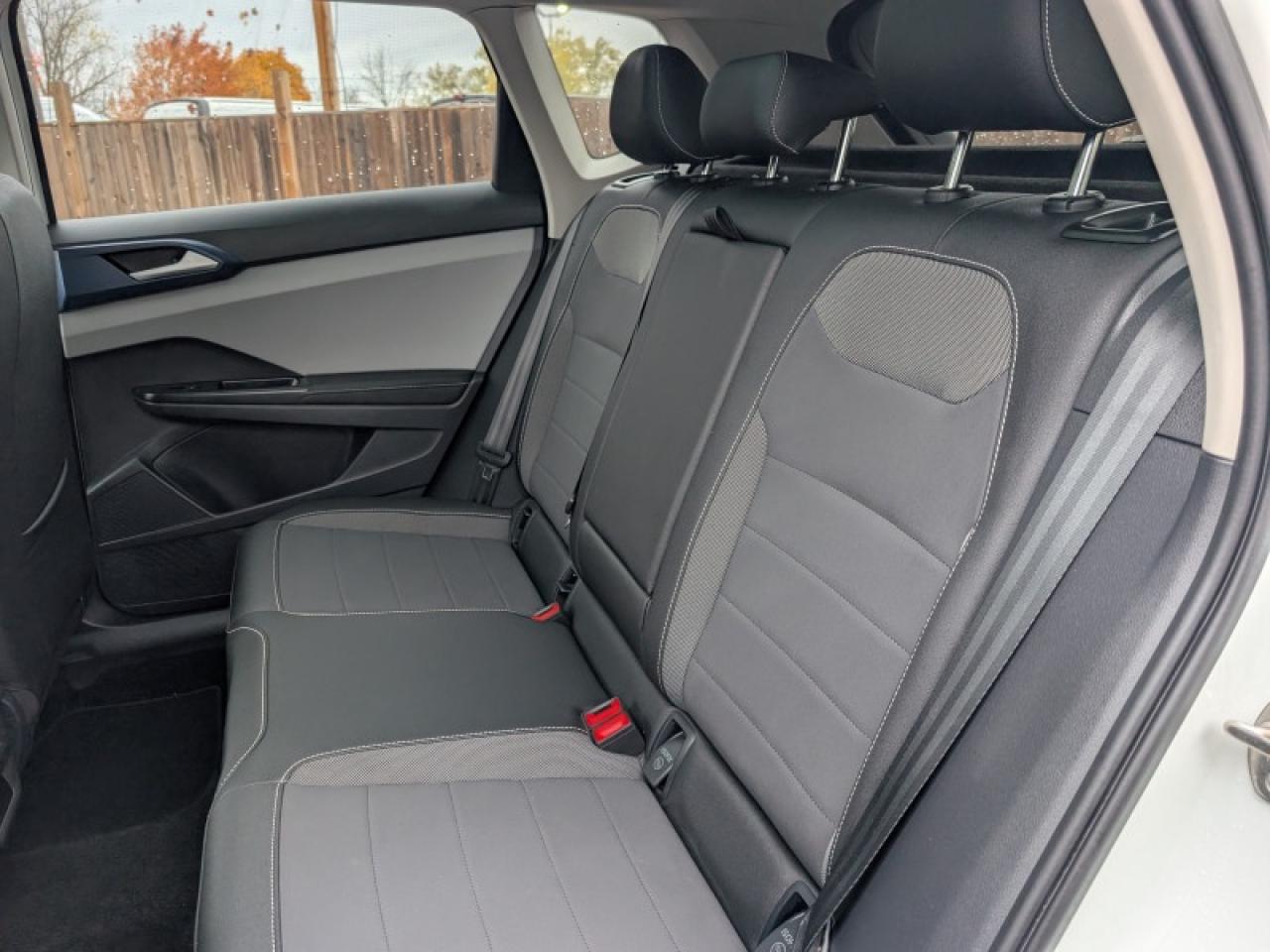 2024 Volkswagen Taos Comfortline w/Sunroof Pkg  **HTD SW - ROOF** Photo