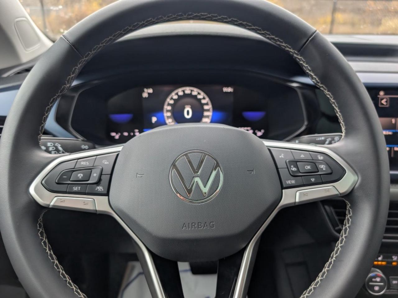 2024 Volkswagen Taos Comfortline w/Sunroof Pkg  **HTD SW - ROOF** Photo