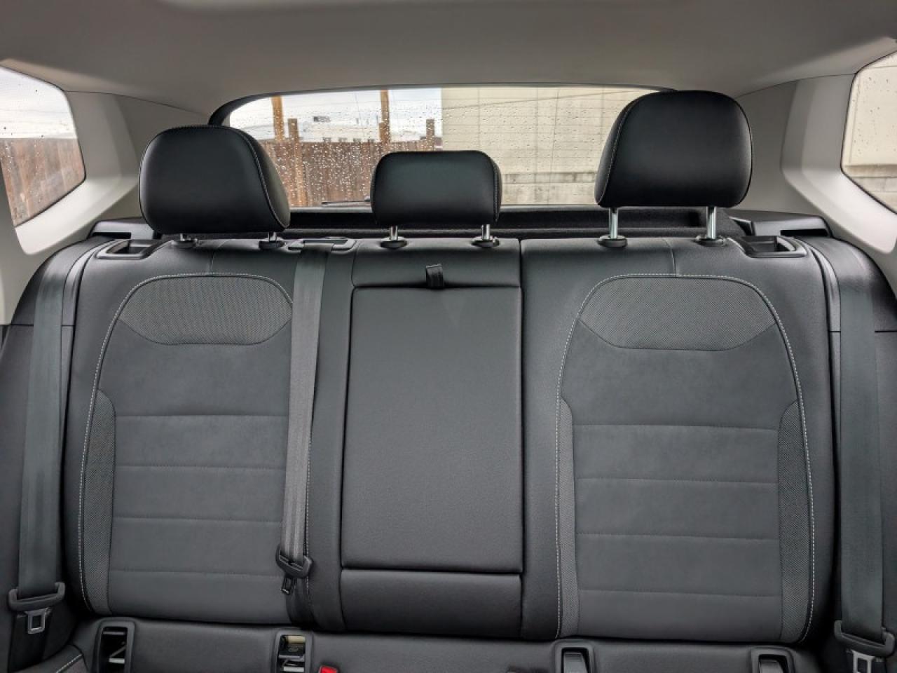 2024 Volkswagen Taos Comfortline w/Sunroof Pkg  **HTD SW - ROOF** Photo