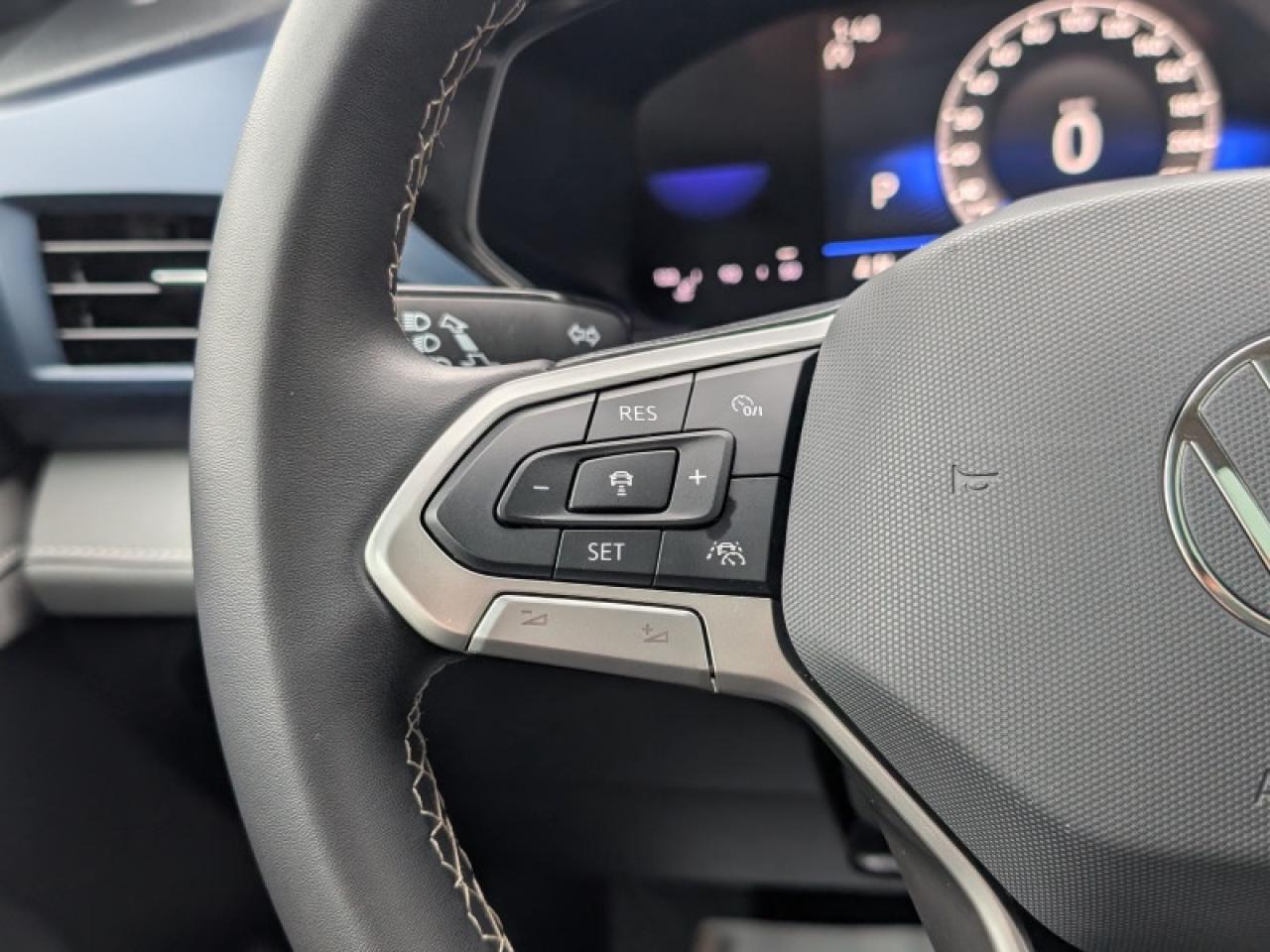 2024 Volkswagen Taos Comfortline w/Sunroof Pkg  **HTD SW - ROOF** Photo