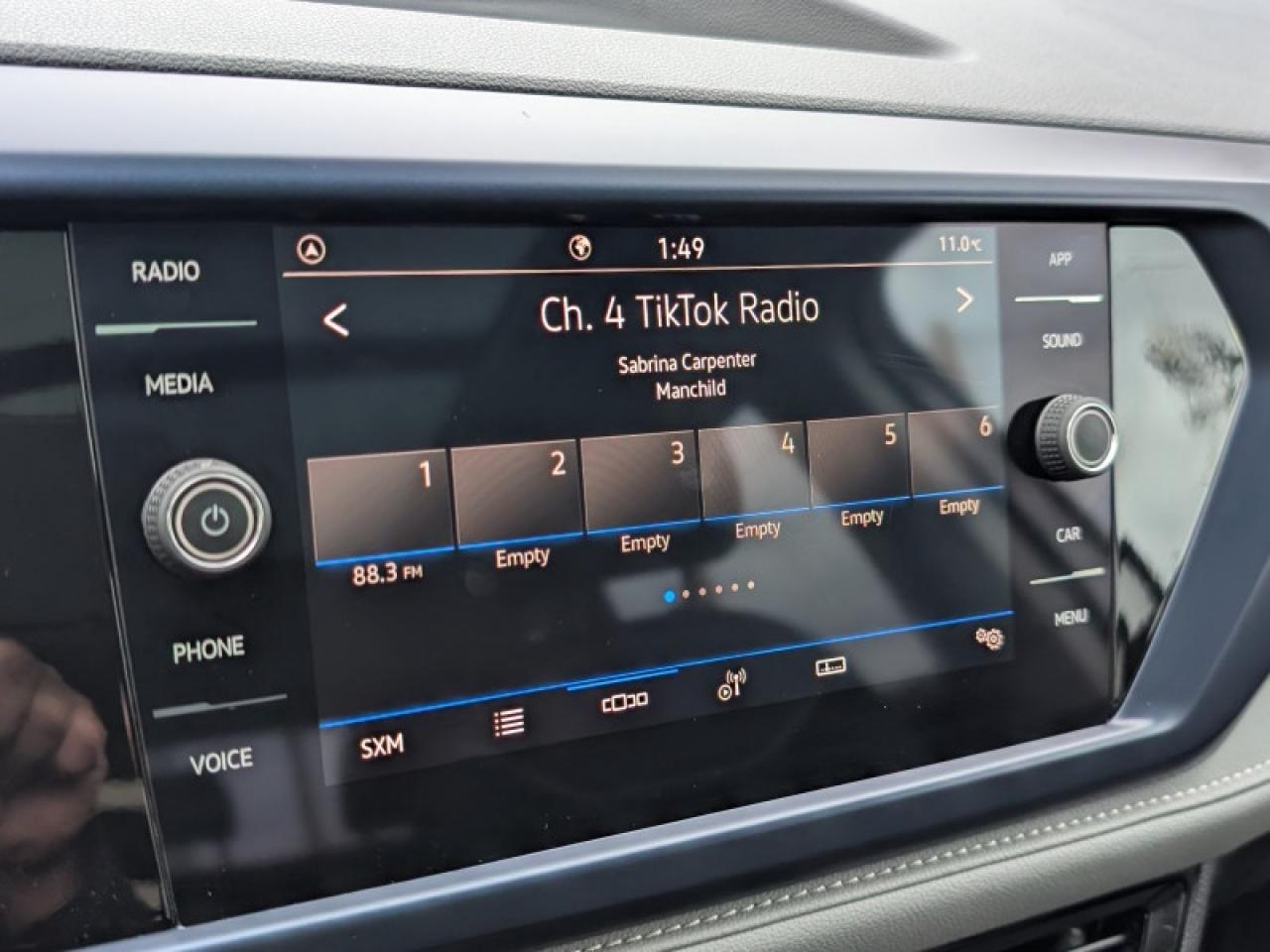 2024 Volkswagen Taos Comfortline w/Sunroof Pkg  **HTD SW - ROOF** Photo