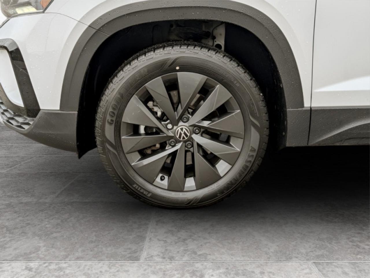 2024 Volkswagen Taos Comfortline w/Sunroof Pkg  **HTD SW - ROOF** Photo