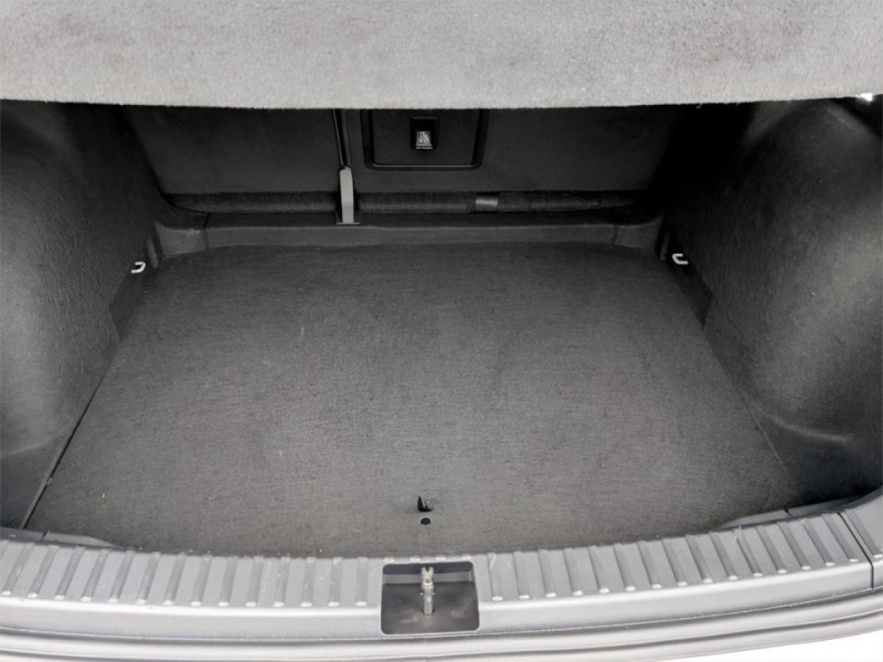 2024 Volkswagen Taos Comfortline w/Sunroof Pkg  **HTD SW - ROOF** Photo