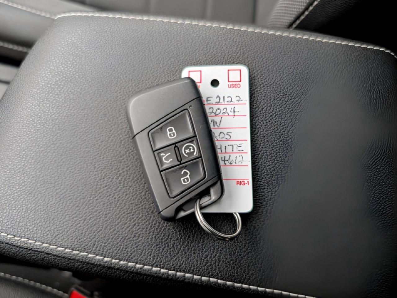 2024 Volkswagen Taos Comfortline w/Sunroof Pkg  **HTD SW - ROOF** Photo