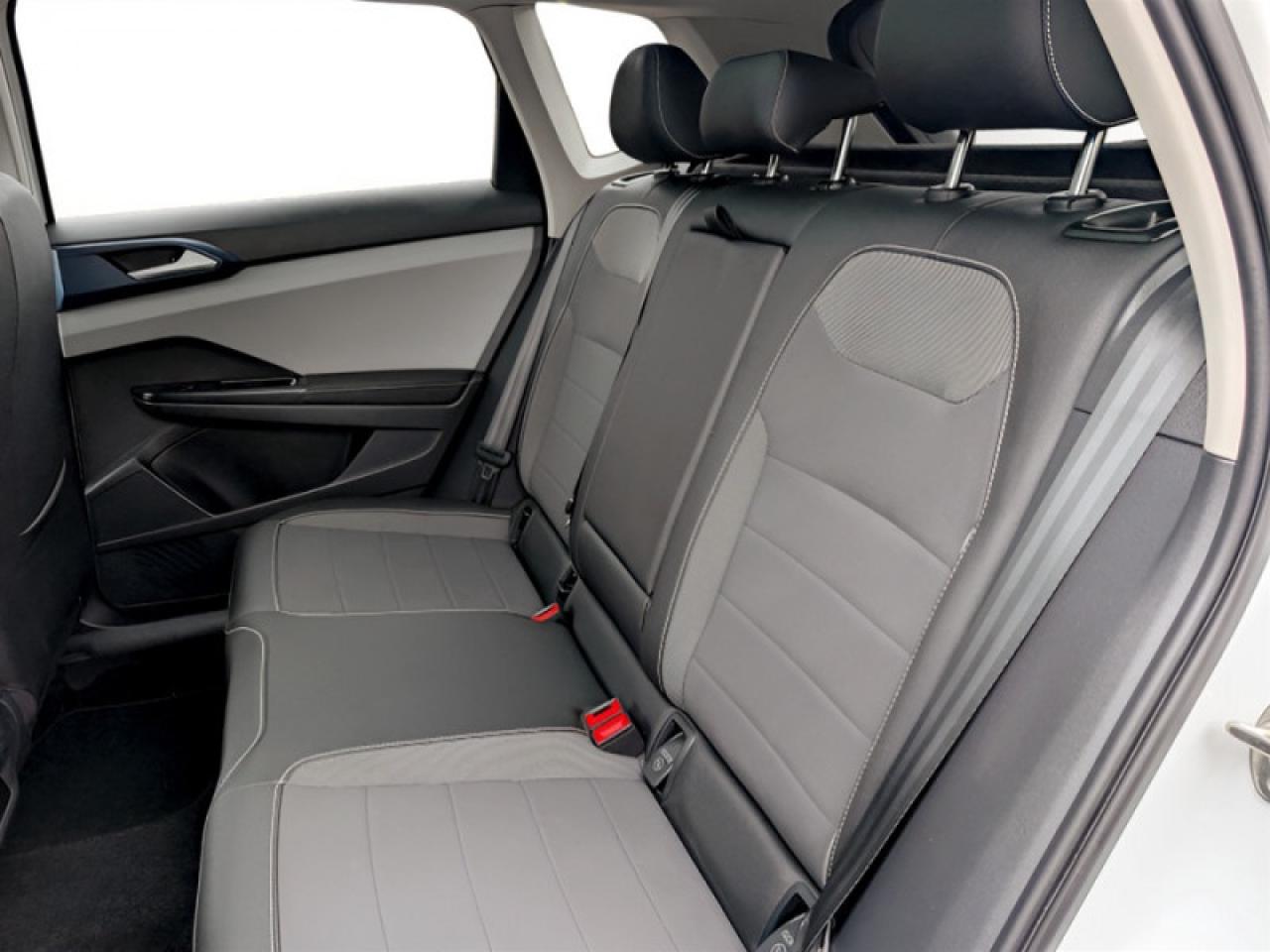 2024 Volkswagen Taos Comfortline w/Sunroof Pkg  **HTD SW - ROOF** Photo