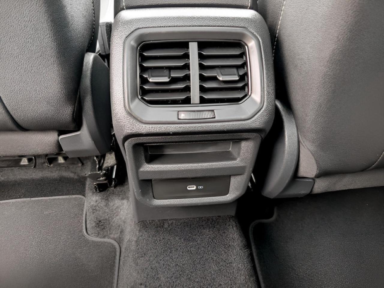 2024 Volkswagen Taos Comfortline w/Sunroof Pkg  **HTD SW - ROOF** Photo