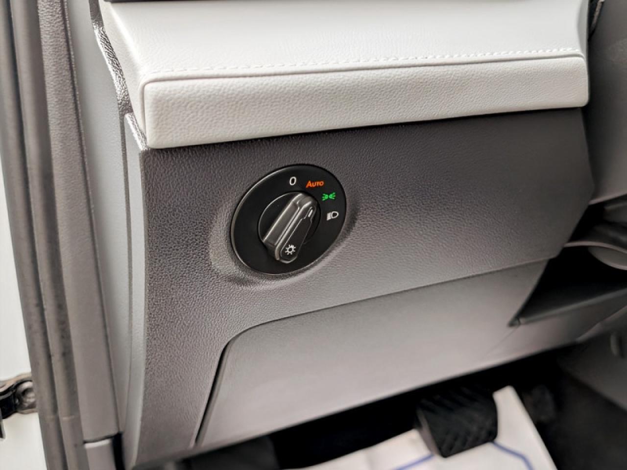 2024 Volkswagen Taos Comfortline w/Sunroof Pkg  **HTD SW - ROOF** Photo