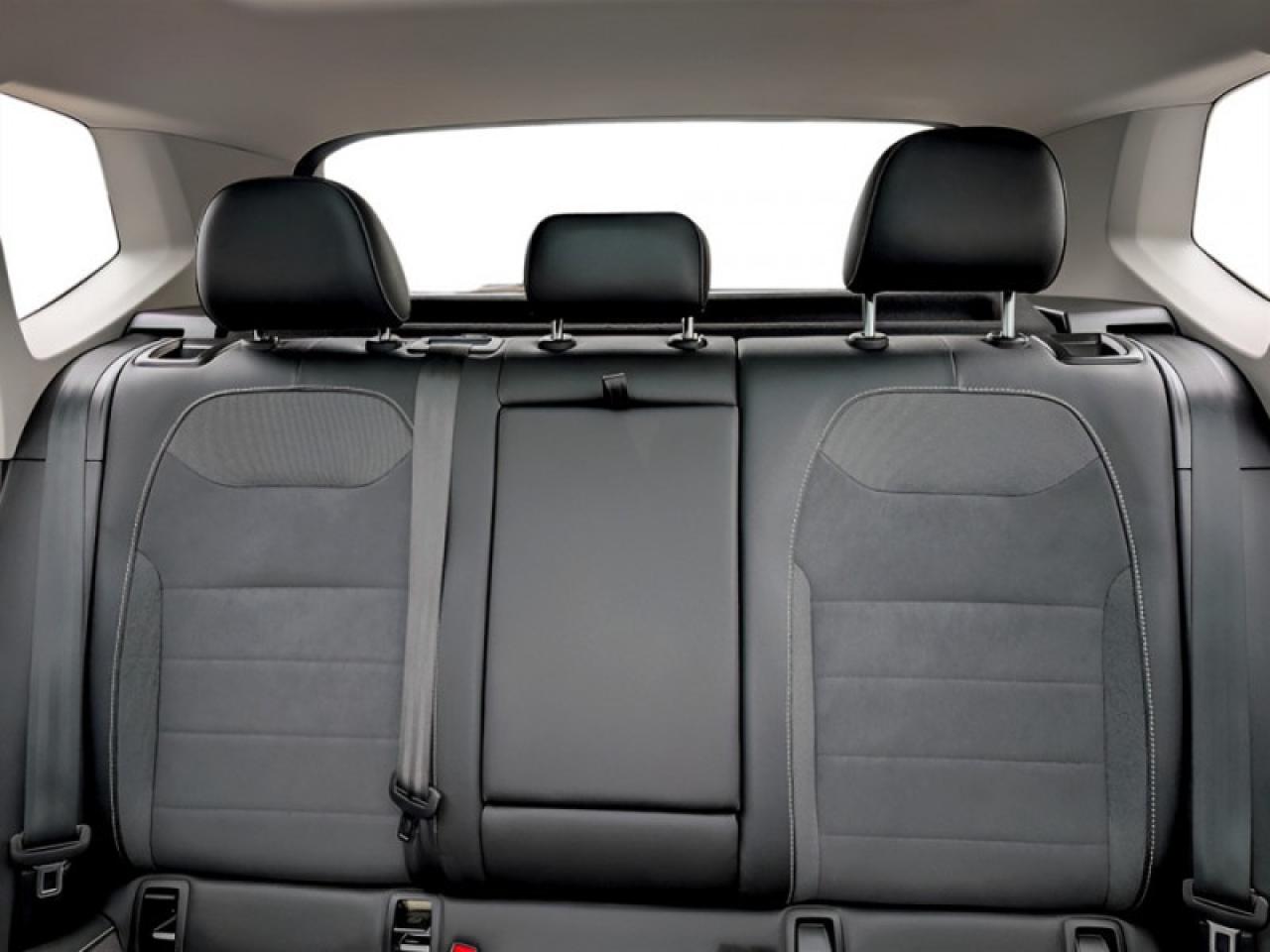 2024 Volkswagen Taos Comfortline w/Sunroof Pkg  **HTD SW - ROOF** Photo