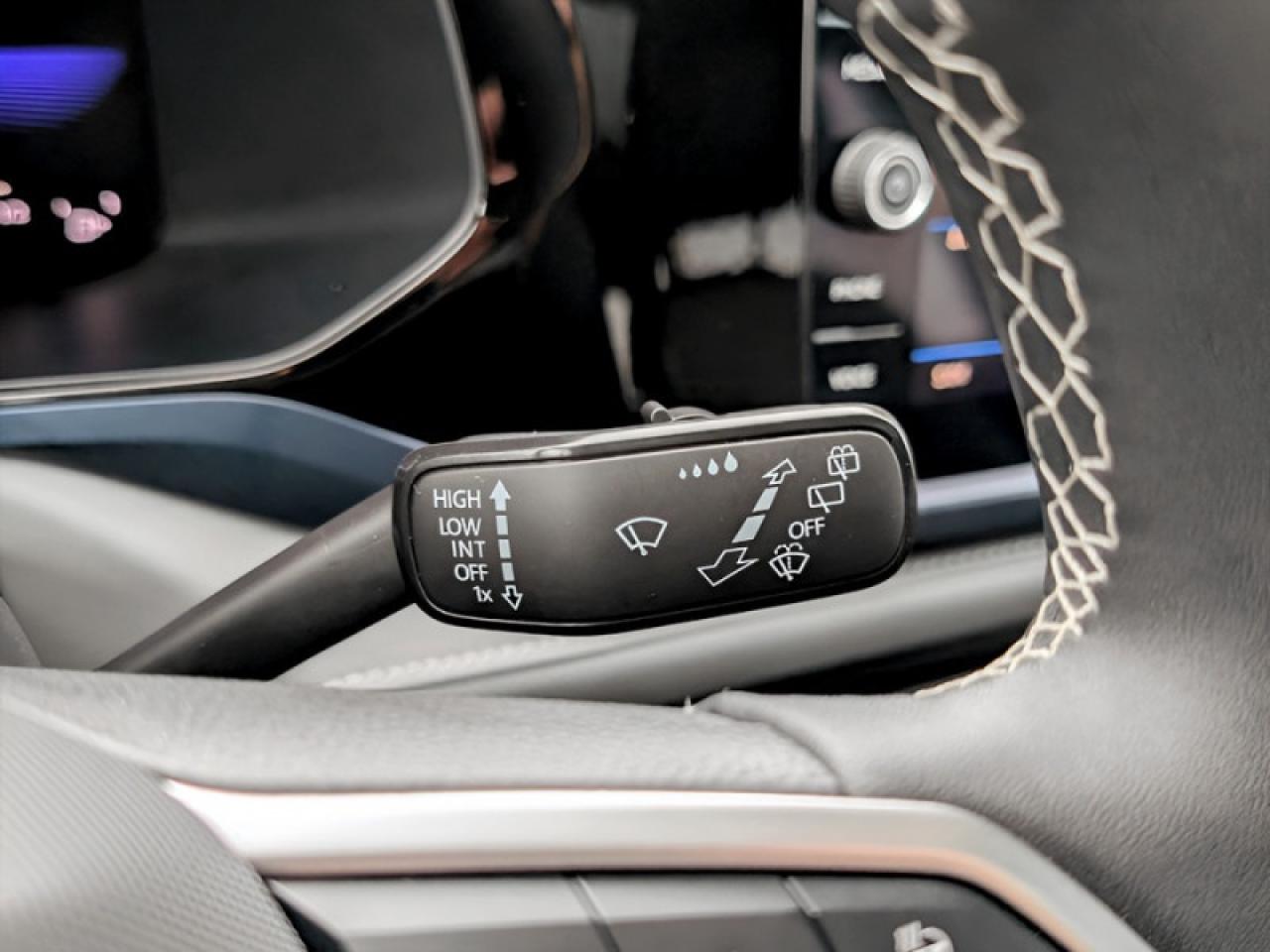 2024 Volkswagen Taos Comfortline w/Sunroof Pkg  **HTD SW - ROOF** Photo