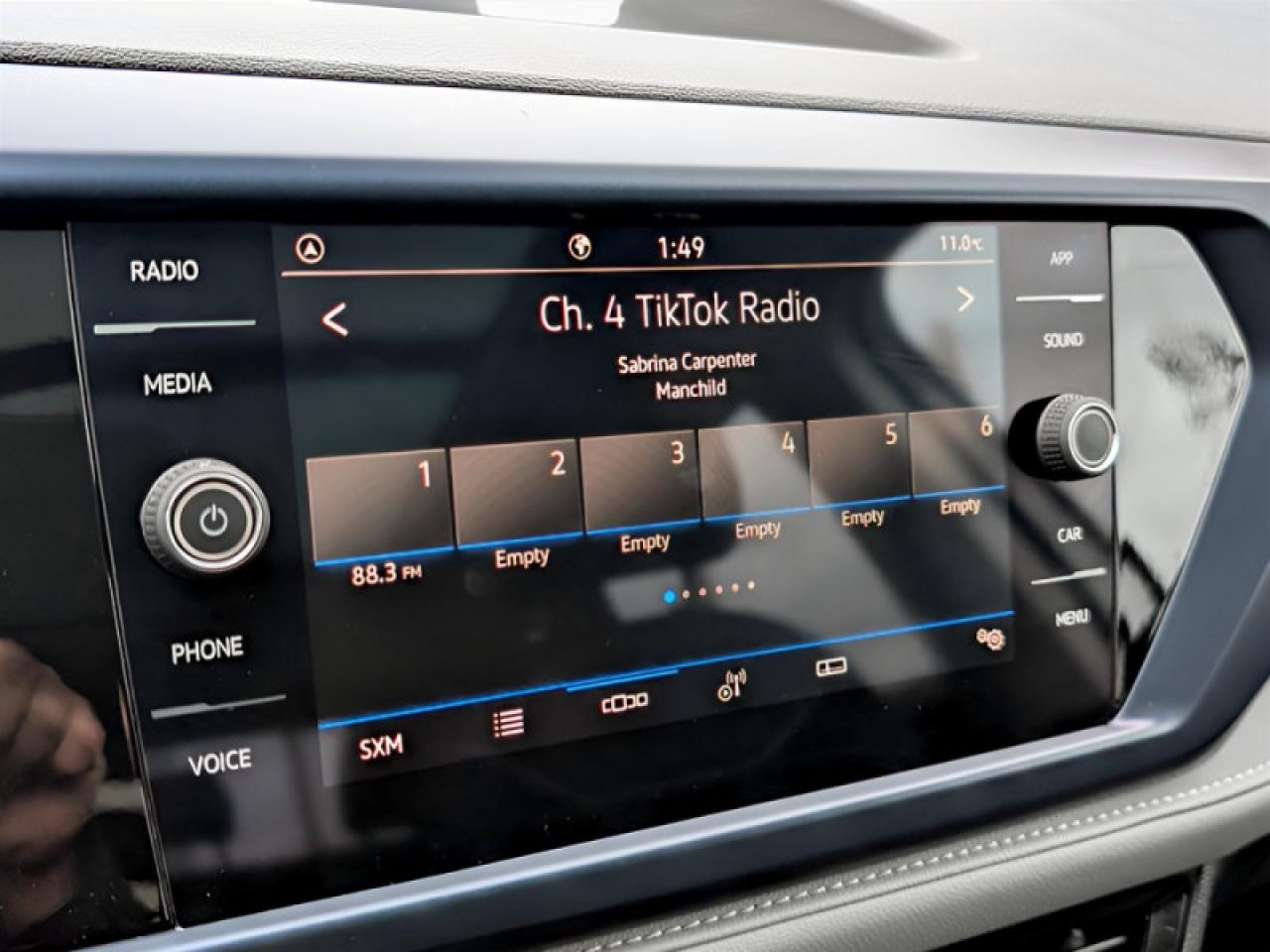 2024 Volkswagen Taos Comfortline w/Sunroof Pkg  **HTD SW - ROOF** Photo