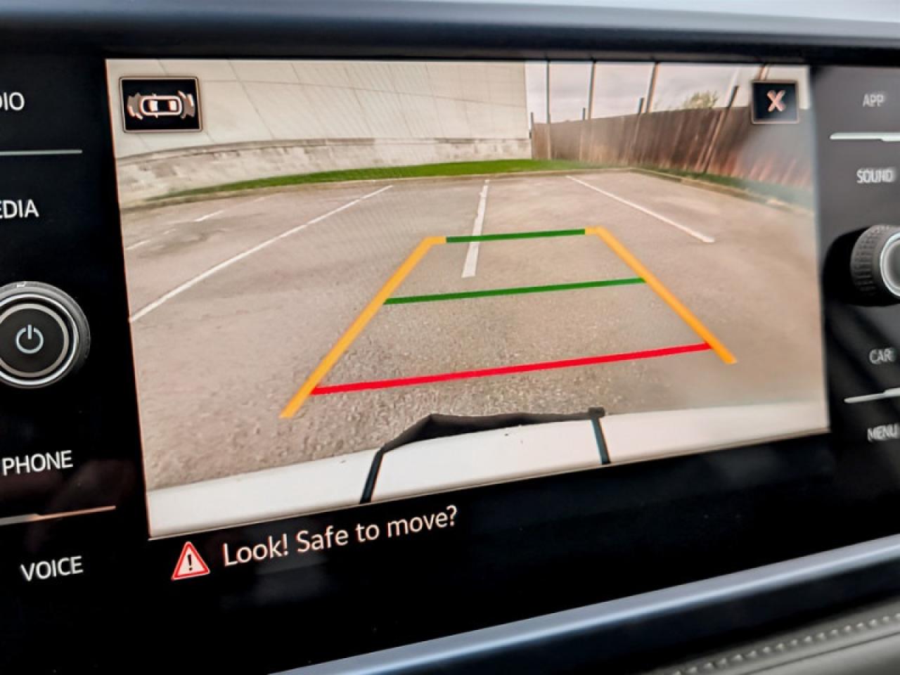 2024 Volkswagen Taos Comfortline w/Sunroof Pkg  **HTD SW - ROOF** Photo