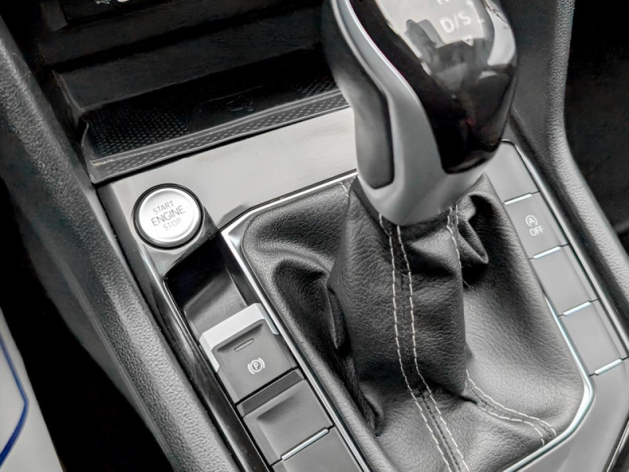 2024 Volkswagen Taos Comfortline w/Sunroof Pkg  **HTD SW - ROOF** Photo