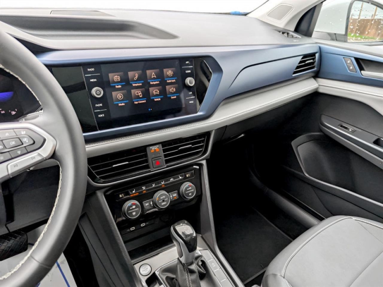 2024 Volkswagen Taos Comfortline w/Sunroof Pkg  **HTD SW - ROOF** Photo