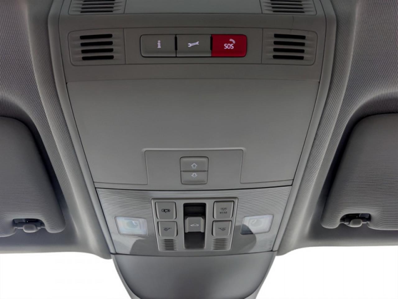 2024 Volkswagen Taos Comfortline w/Sunroof Pkg  **HTD SW - ROOF** Photo