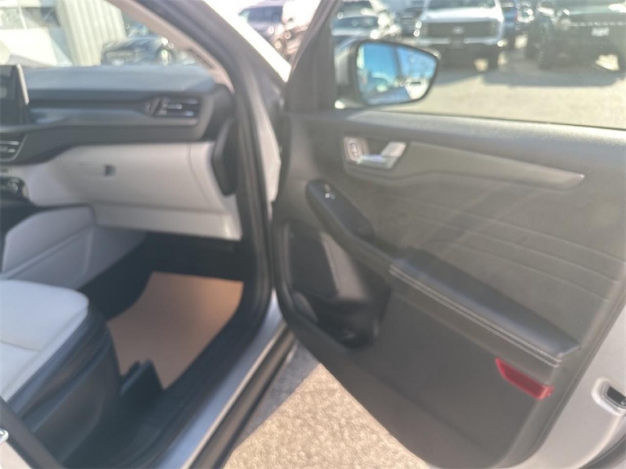 2023 Ford Escape PHEV  - Hybrid - Low Mileage Photo5