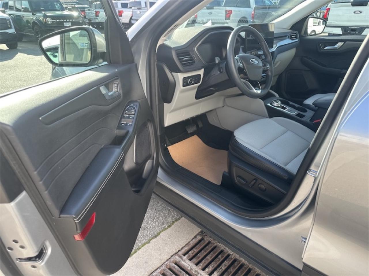 2023 Ford Escape PHEV  - Hybrid - Low Mileage Photo5