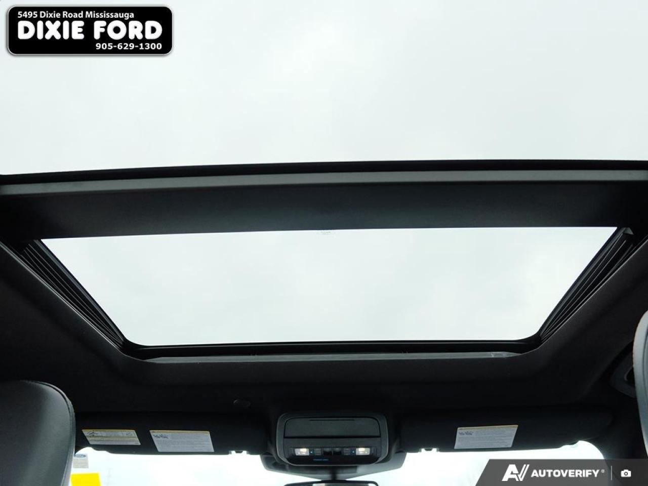 2023 Ford Explorer ST-Line Photo