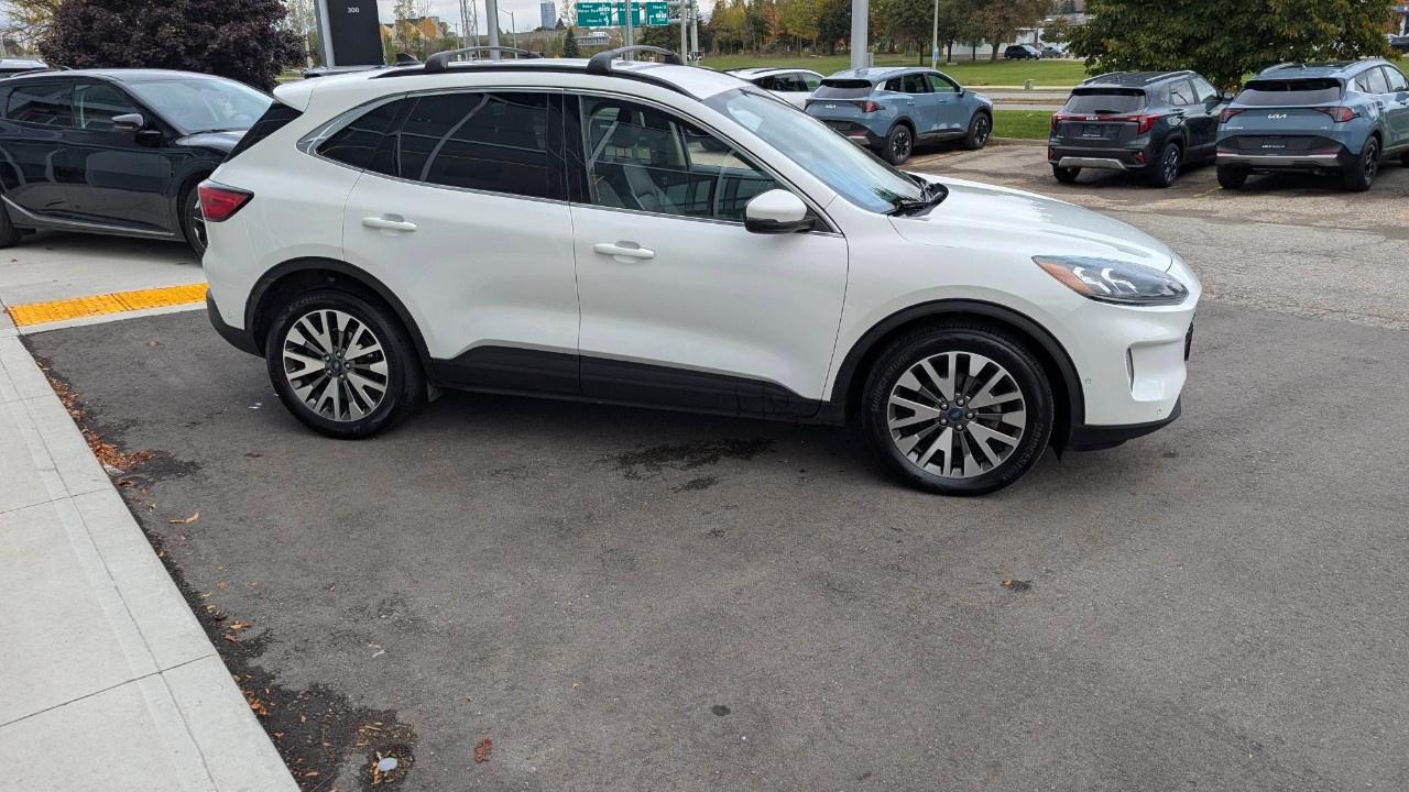 2020 Ford Escape TITANIUM HYBRID AWD Photo