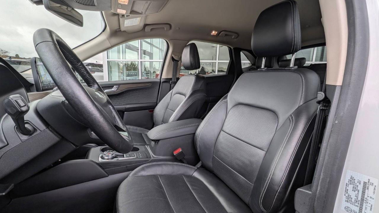 2020 Ford Escape TITANIUM HYBRID AWD Photo