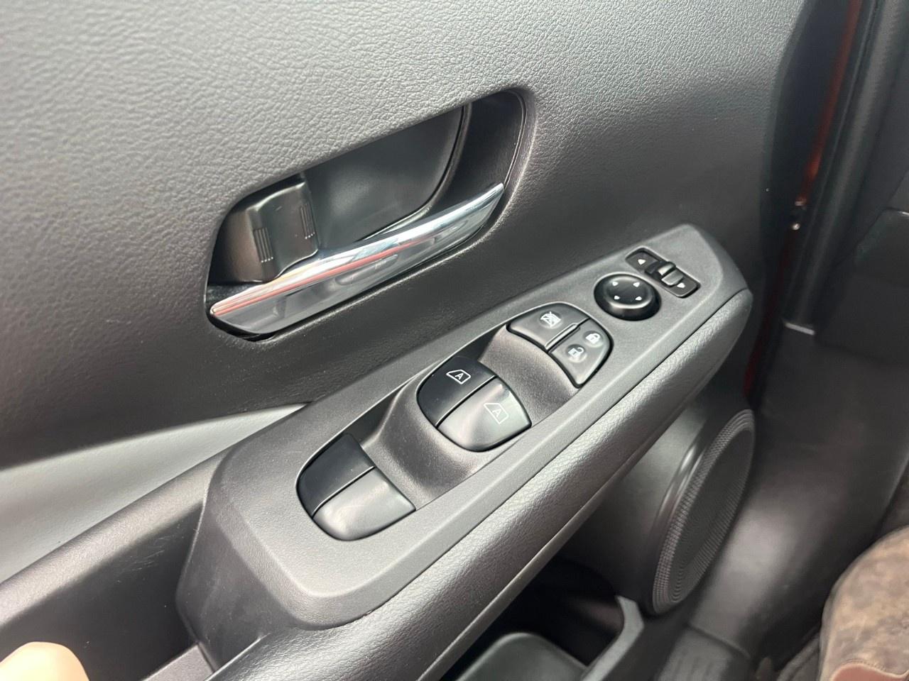 2023 Nissan Kicks SR FWD Photo