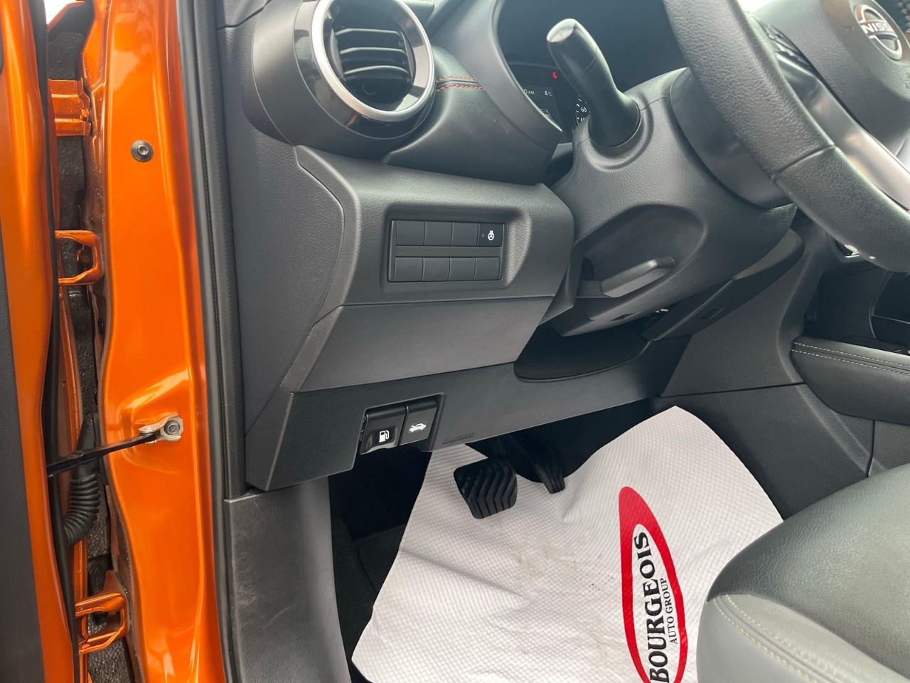 2023 Nissan Kicks SR FWD Photo