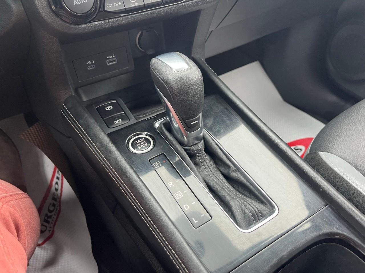 2023 Nissan Kicks SR FWD Photo