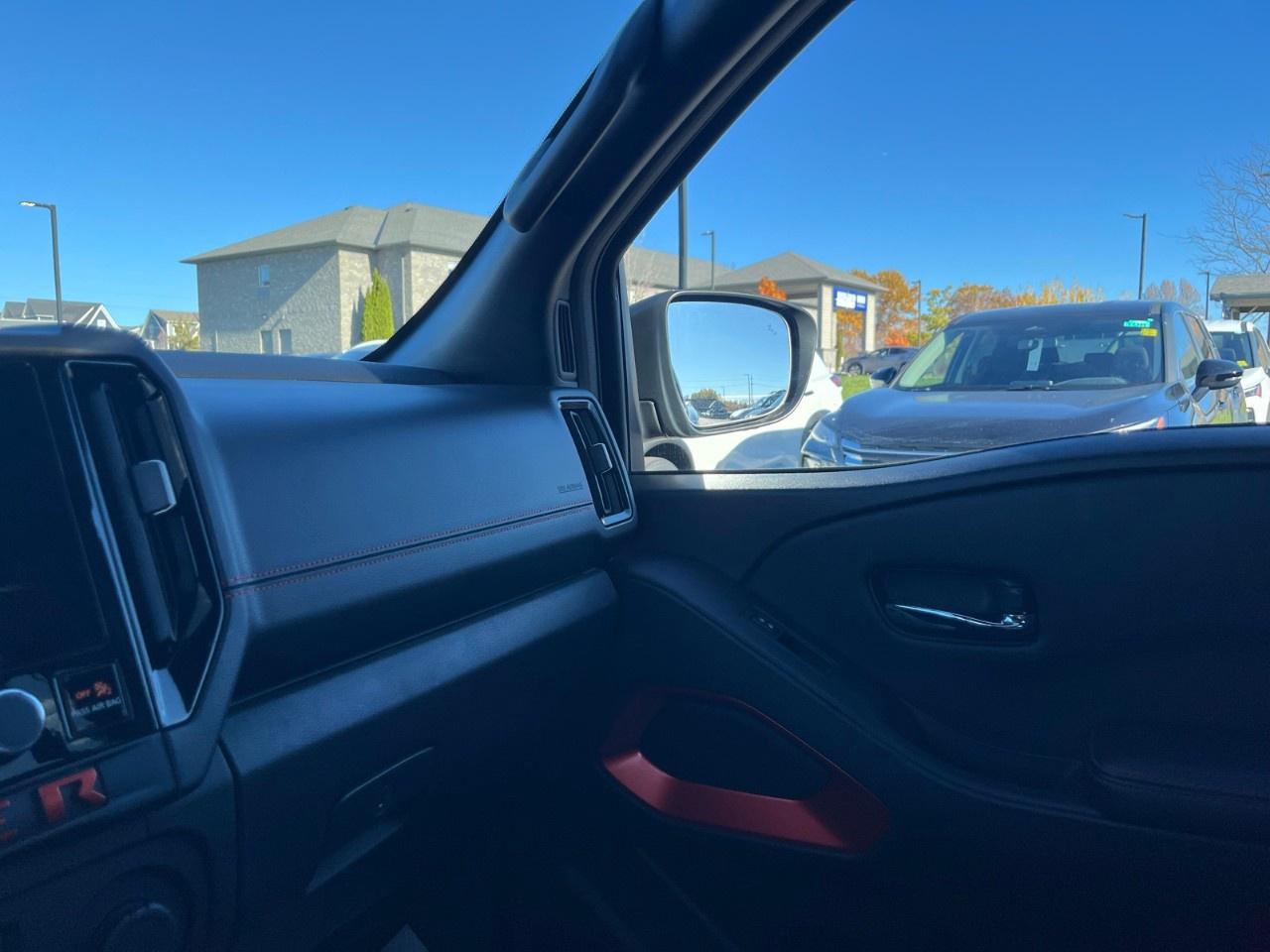 2025 Nissan Frontier Crew Cab 4x4 PRO-4X Photo