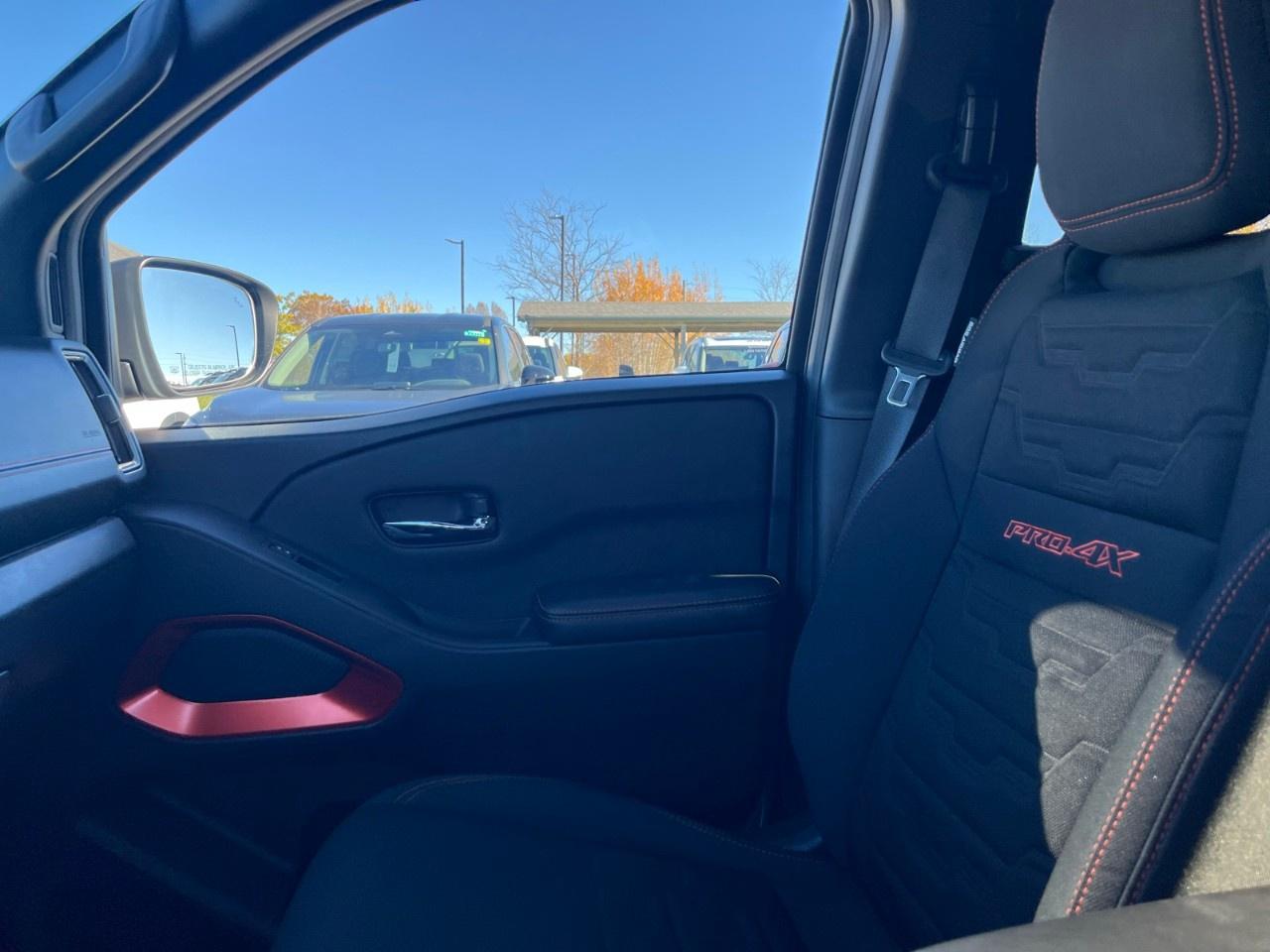 2025 Nissan Frontier Crew Cab 4x4 PRO-4X Photo