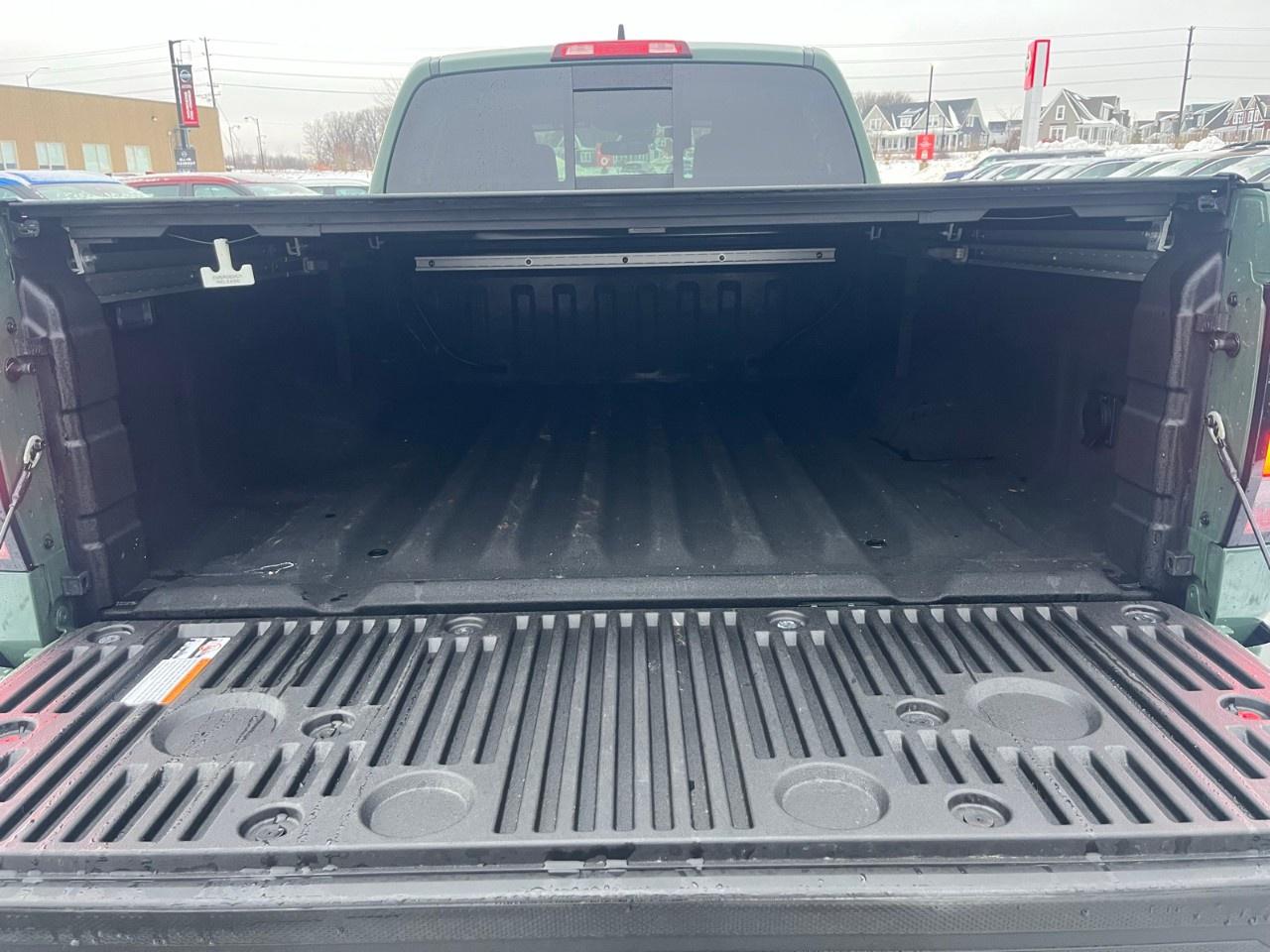 2025 Nissan Frontier Crew Cab 4x4 PRO-4X Photo