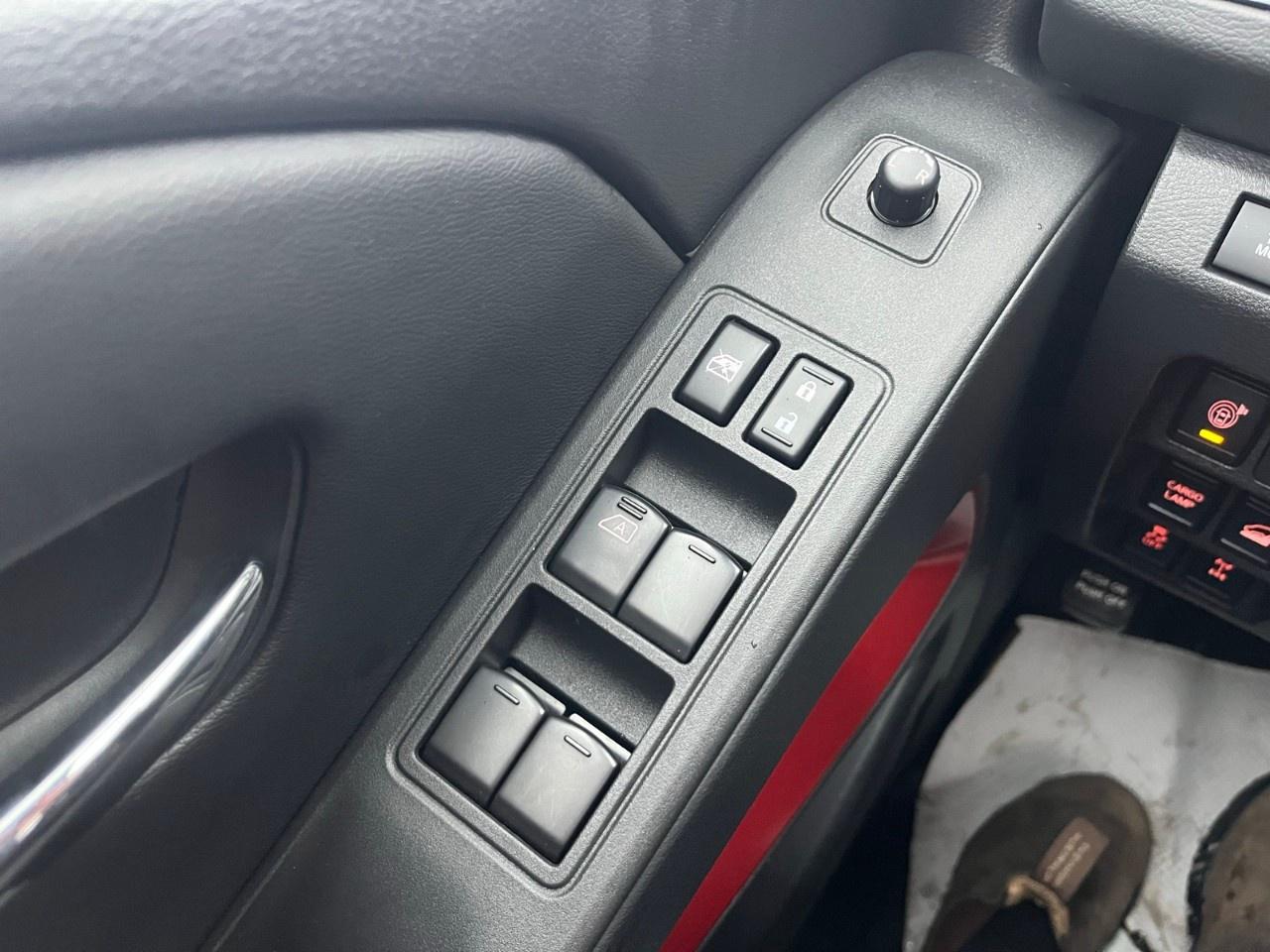 2025 Nissan Frontier Crew Cab 4x4 PRO-4X Photo