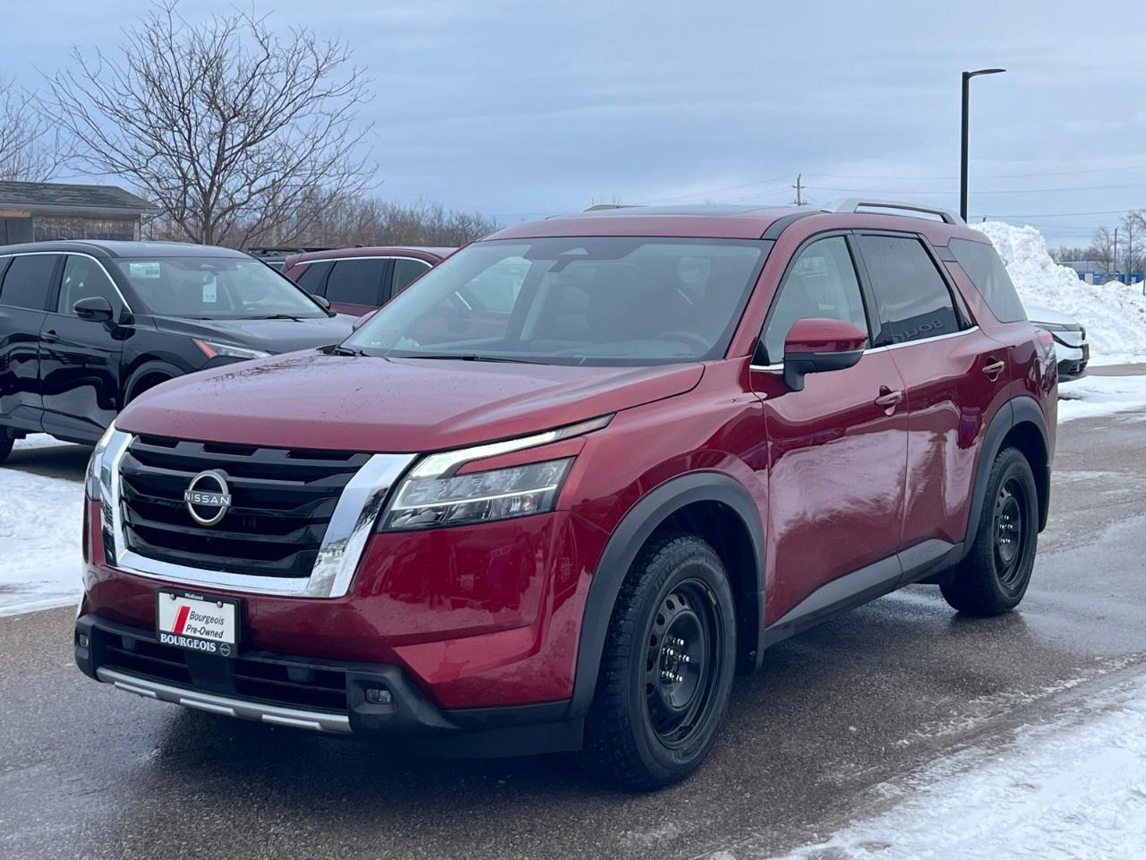 2024 Nissan Pathfinder SL 4WD Photo2