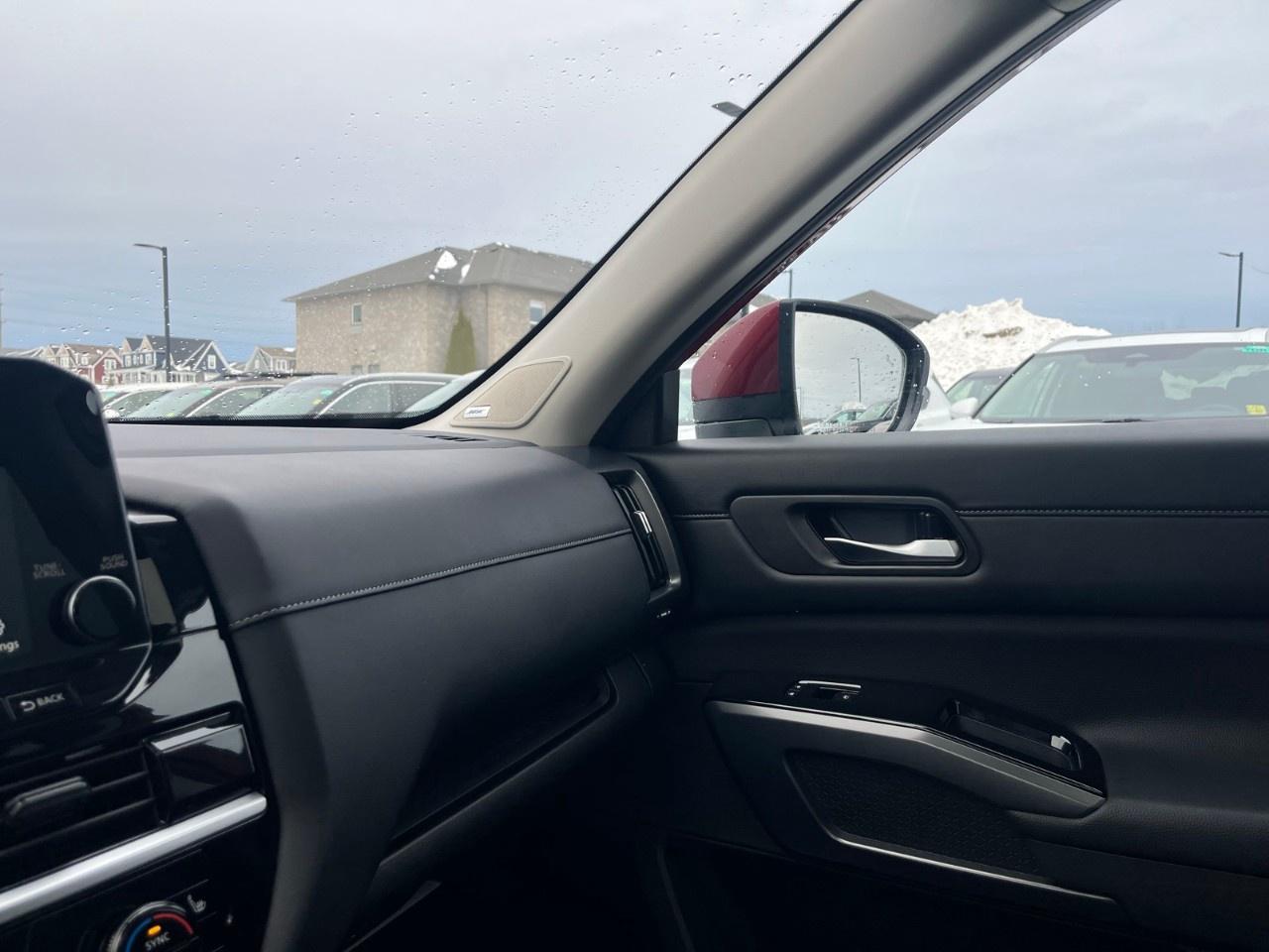 2024 Nissan Pathfinder SL 4WD Photo