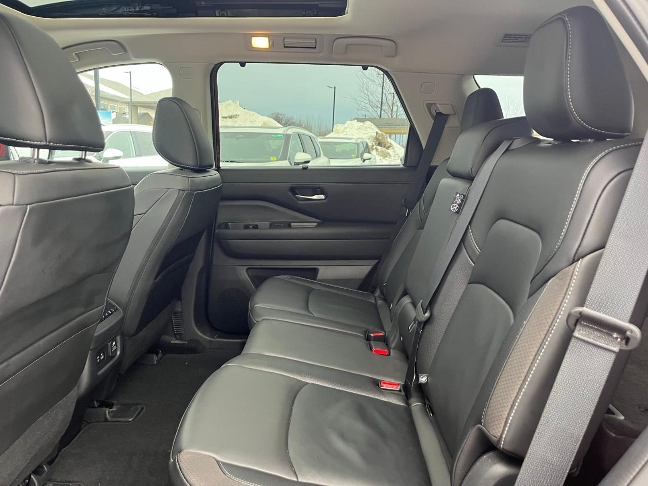 2024 Nissan Pathfinder SL 4WD Photo