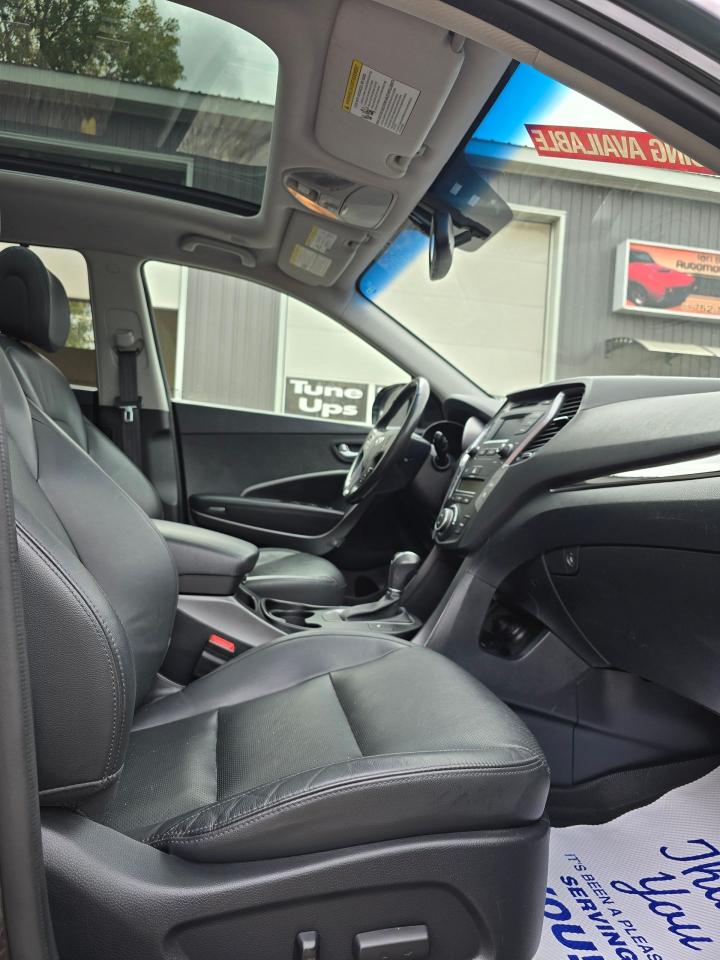 2016 Hyundai Santa Fe XL AWD 4dr 3.3L Auto Luxury Adventure Ed - Photo #9