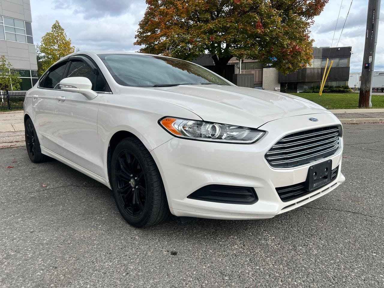 2014 Ford Fusion SE - Photo #2