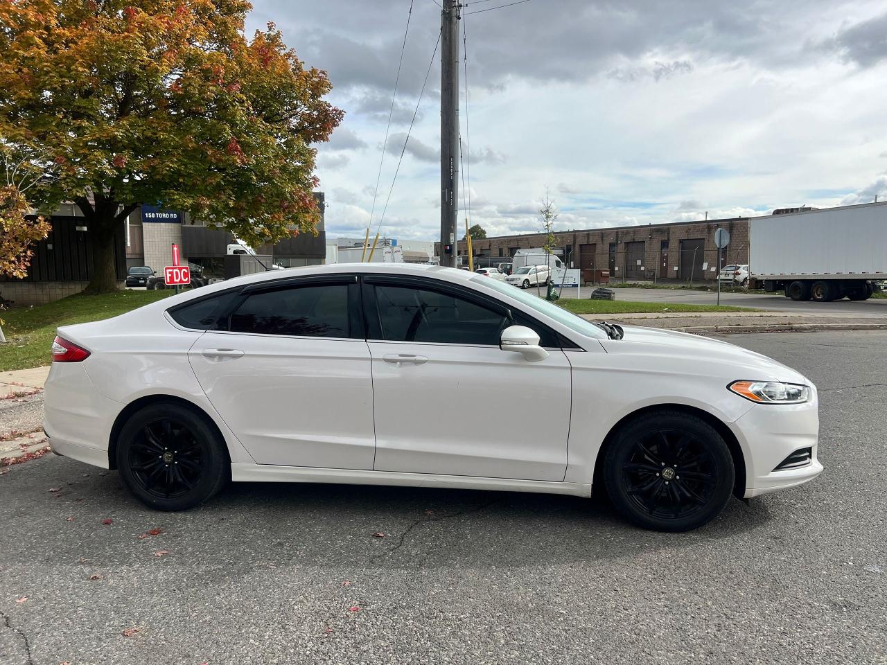2014 Ford Fusion SE - Photo #4