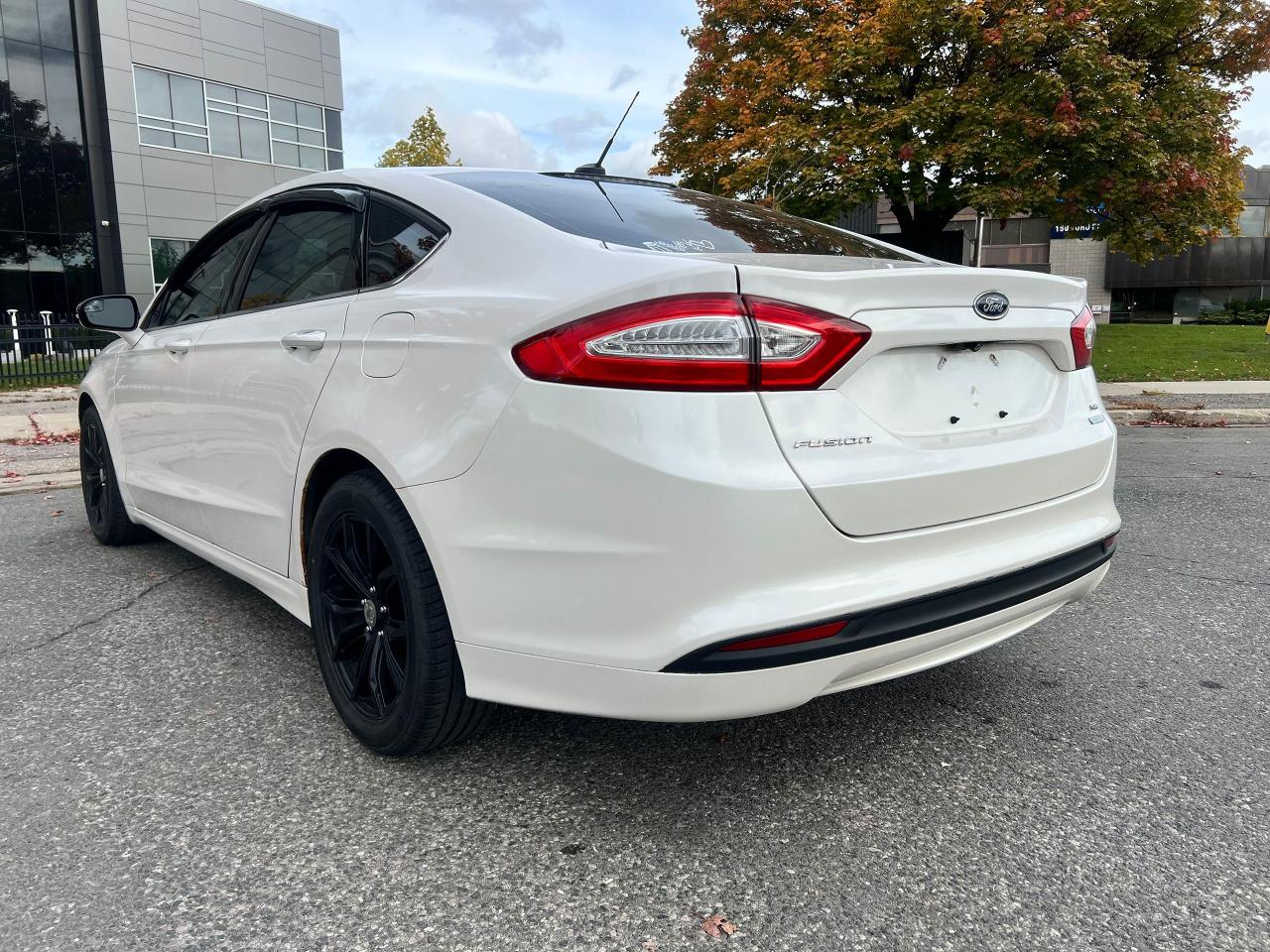 2014 Ford Fusion SE - Photo #12