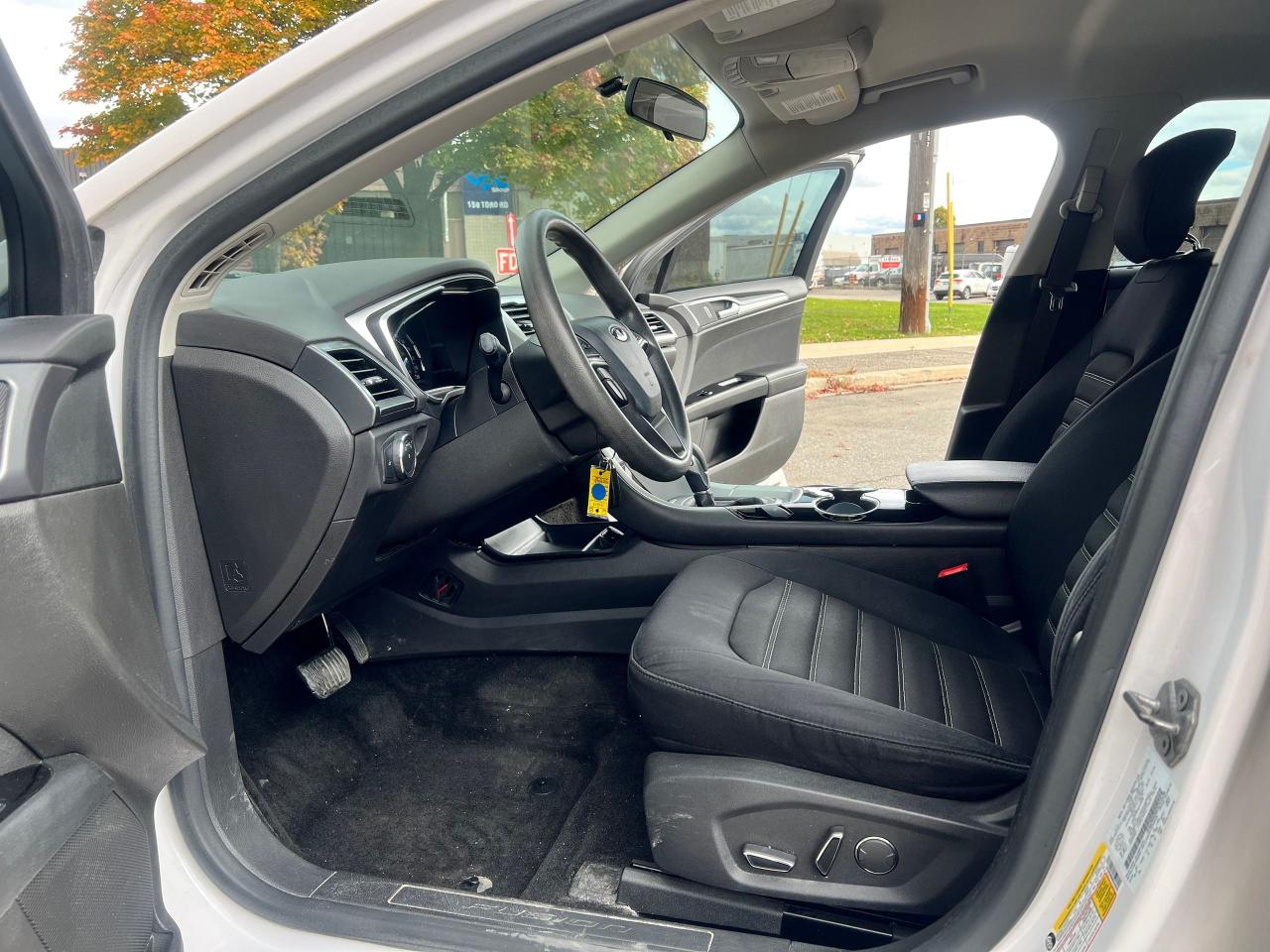 2014 Ford Fusion SE - Photo #15