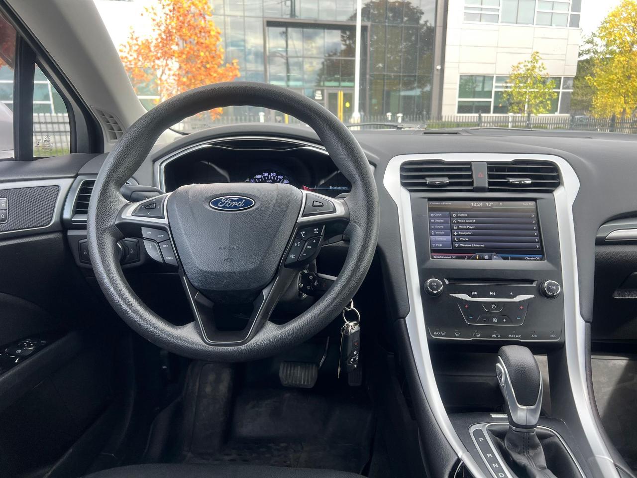 2014 Ford Fusion SE - Photo #23