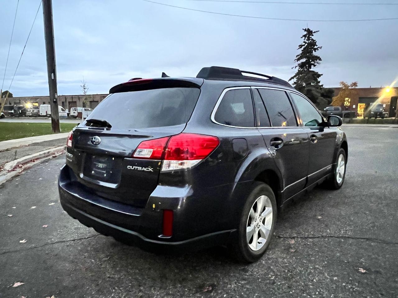 2013 Subaru Outback 2.5i w/Limited Pkg - Photo #16